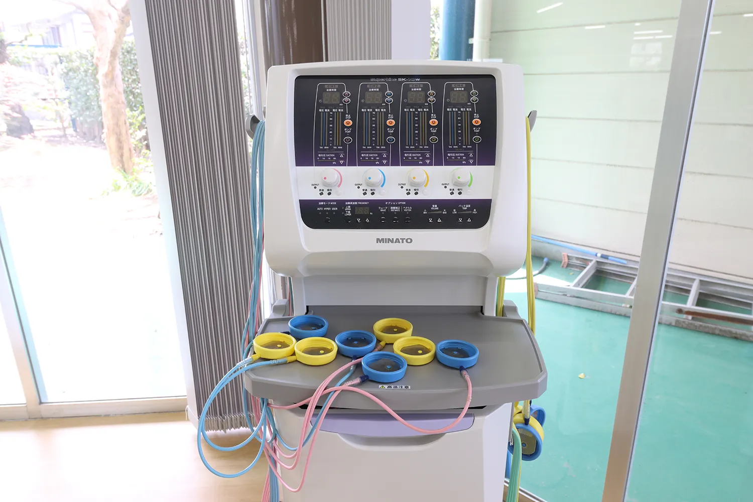 スーパーカイネ(干渉電流型低周波治療器)